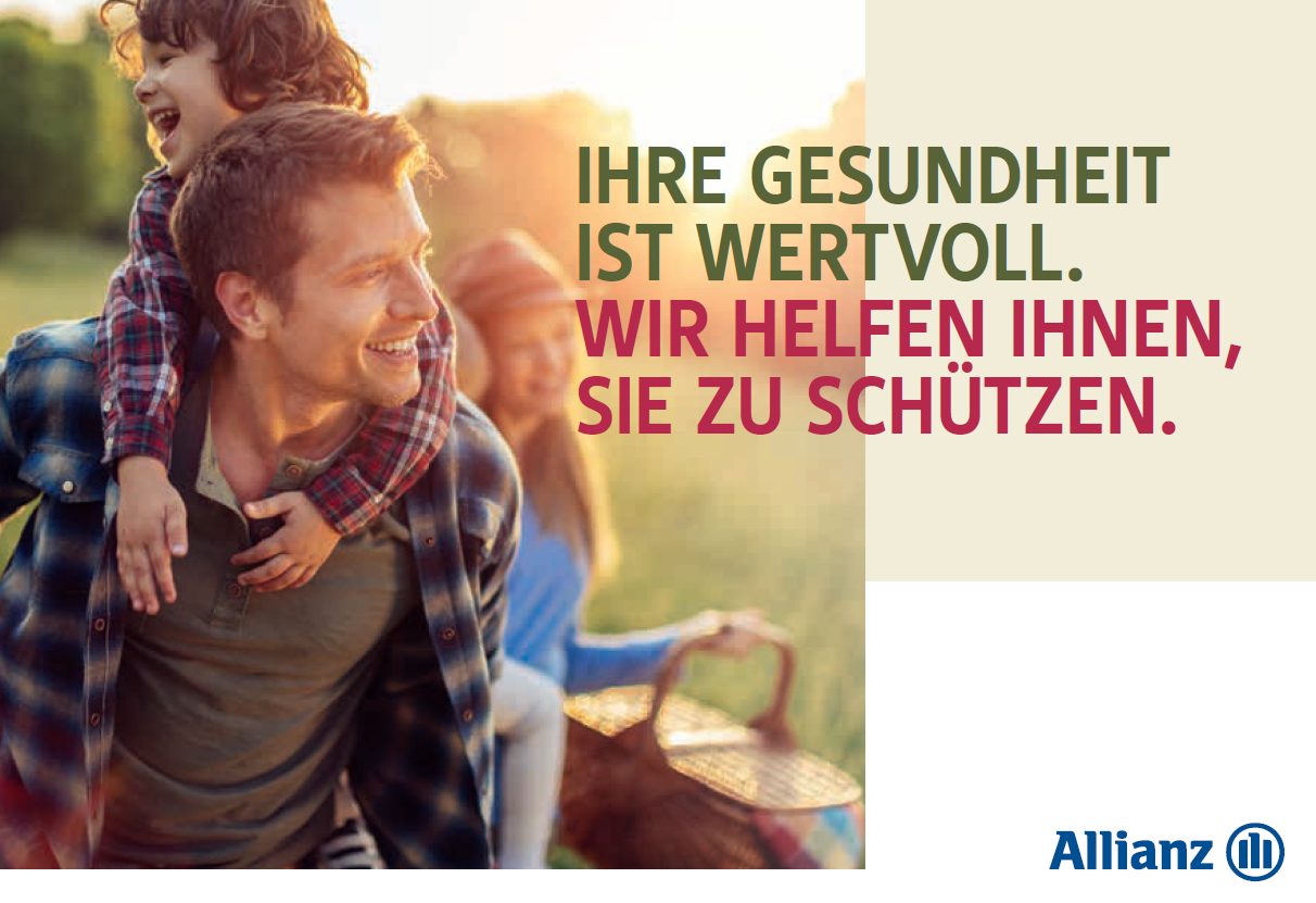Mann mit lachendem Kind auf dem Rücken in der freien Natur Mann mit lachendem Kind auf dem Rücken in der freien Natur