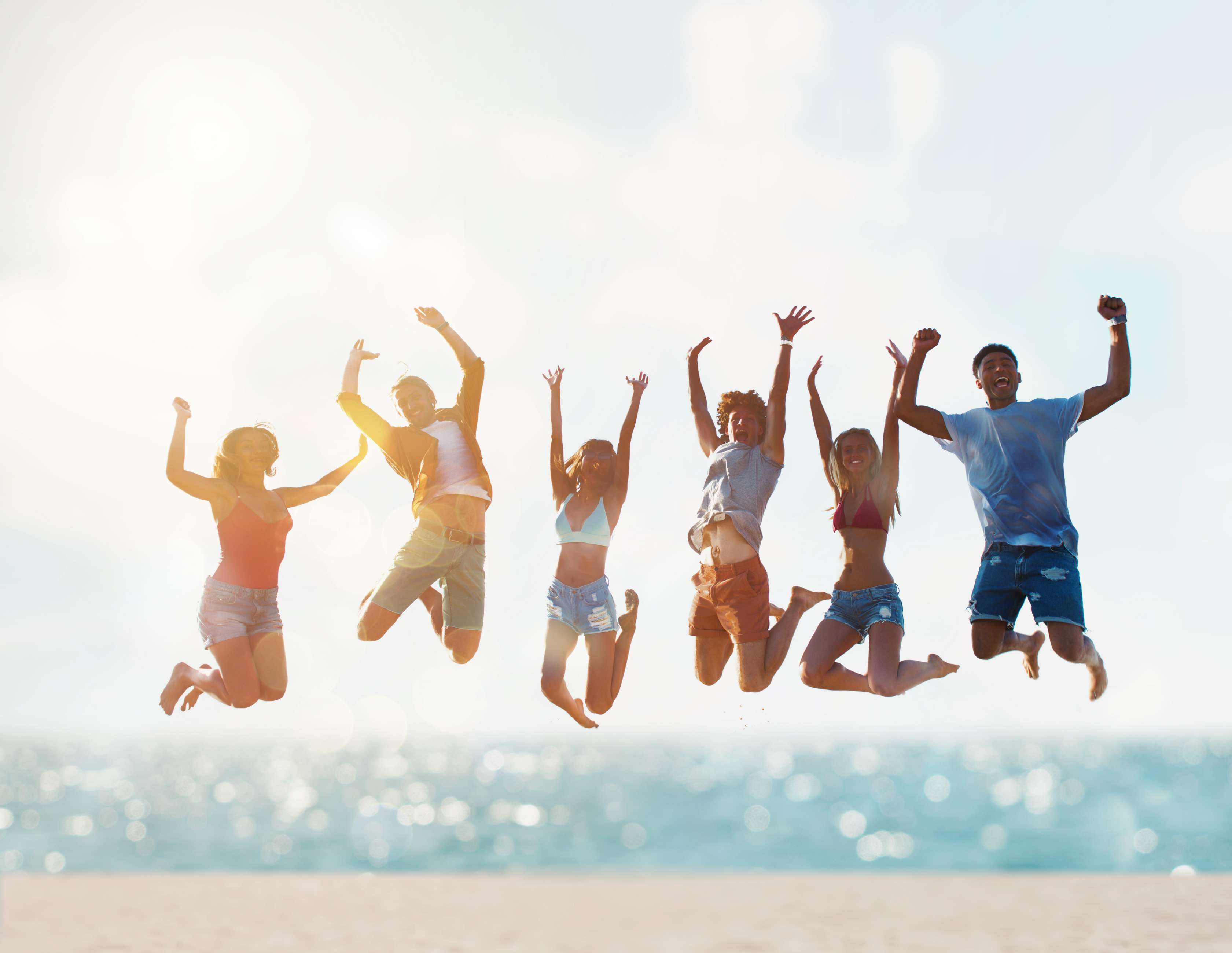 Glückliche Menschen am Strand
