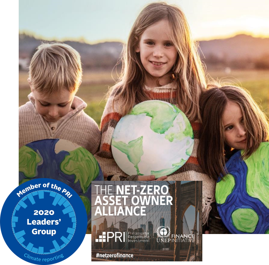 Kinder halten Weltkugel