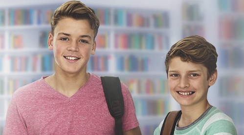 Schüler in der Bibliothek