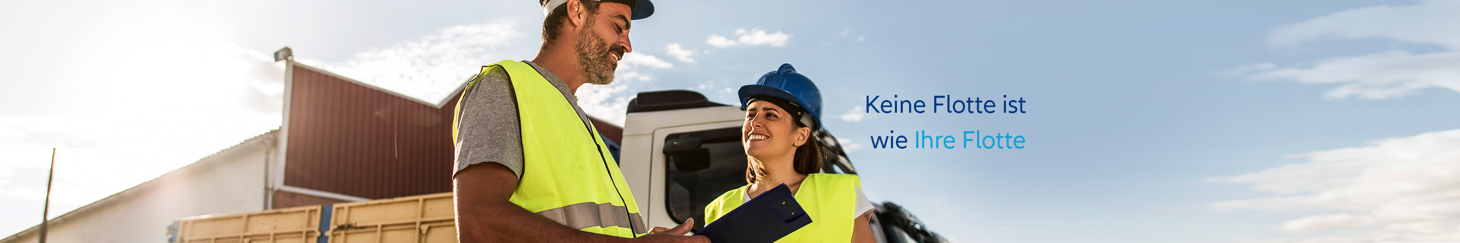 Bauarbeiter und Bauarbeiterin auf Baustelle