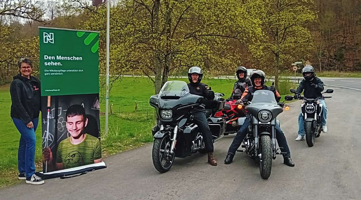 Josef Maier beim Motorradtreffen mit der Nikolauspflege