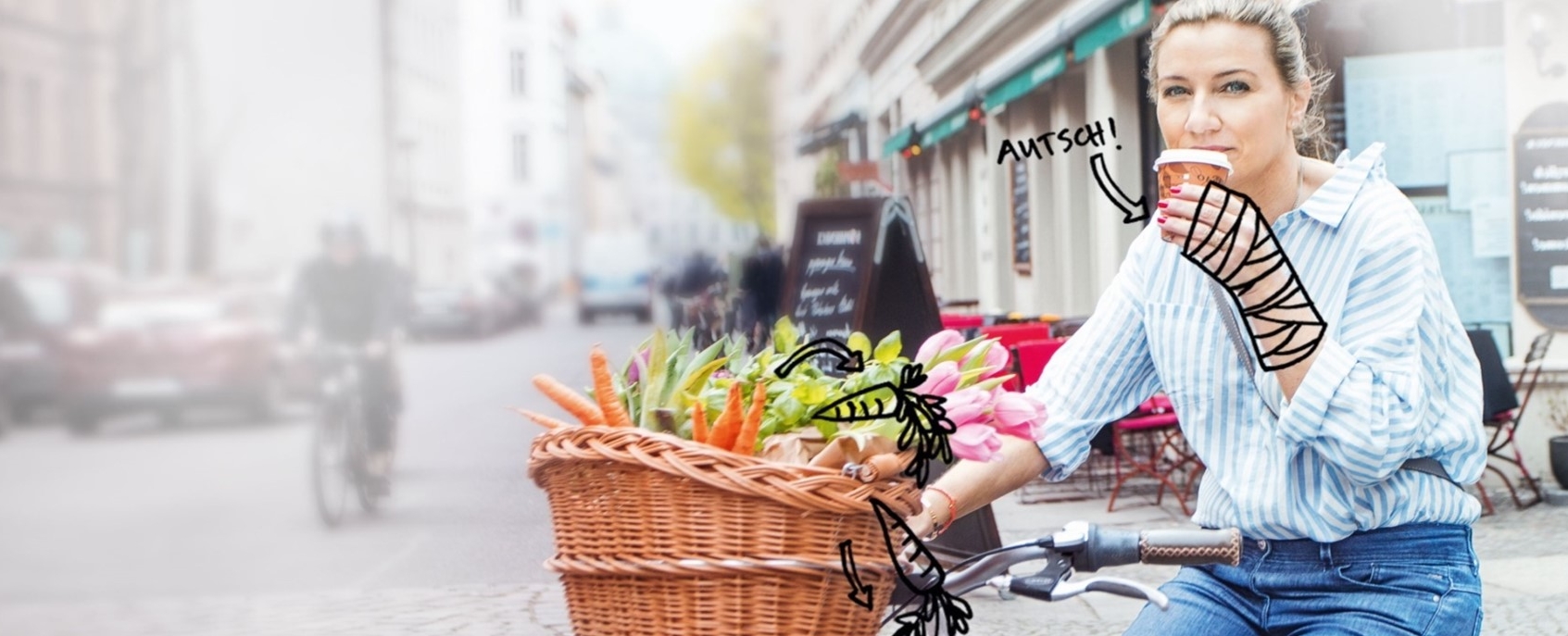 Frau mit Gips auf Fahhrad